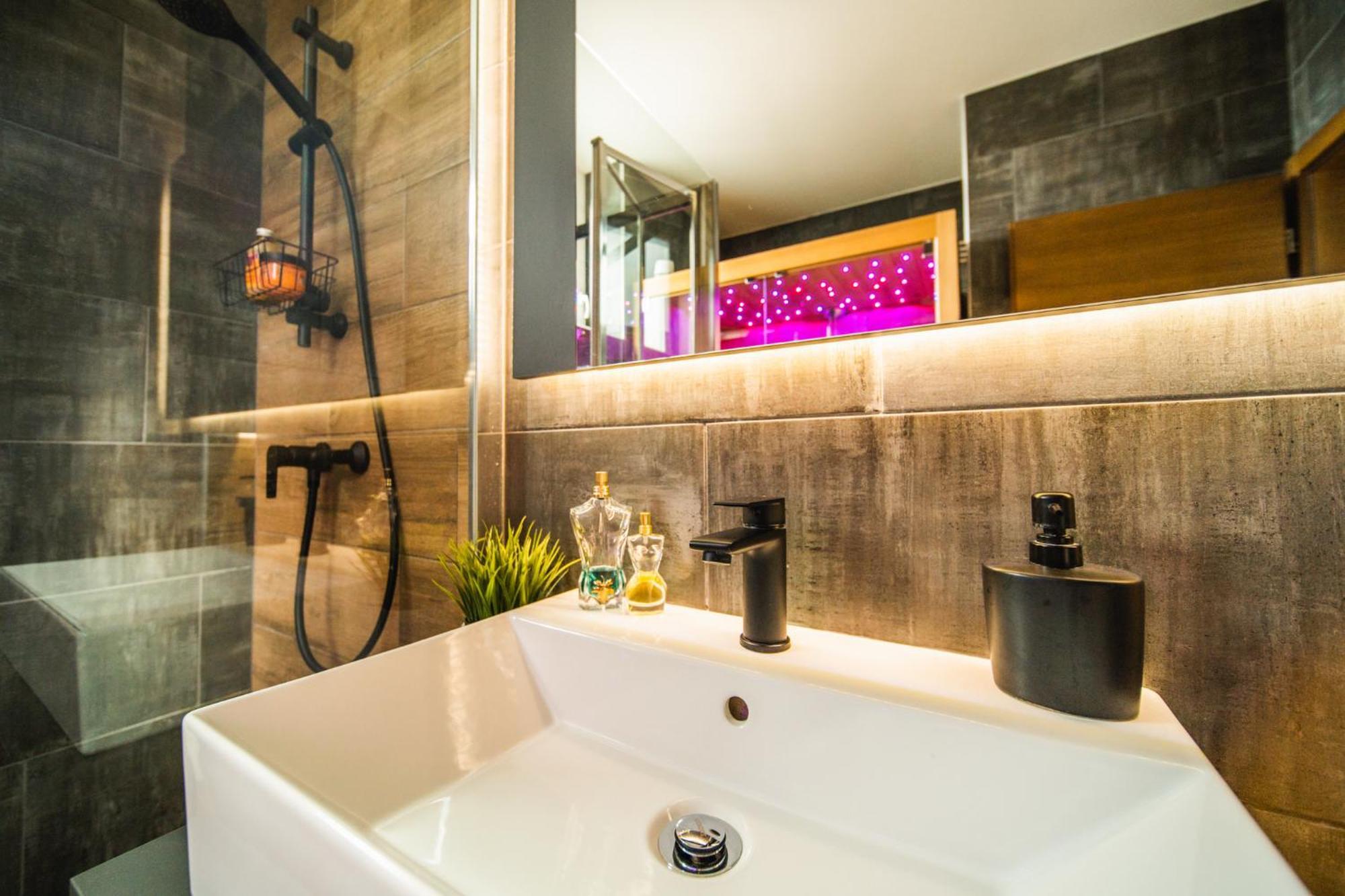 K Relax Place, Varazdinske Toplice, Modern Home With Sauna, Jacuzzi, Wifi Bagian luar foto